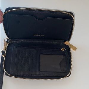 MICHEAL KORS WRISTLET